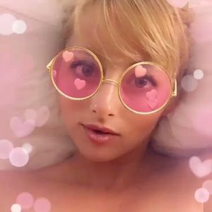 Meet your Posher, Hollis